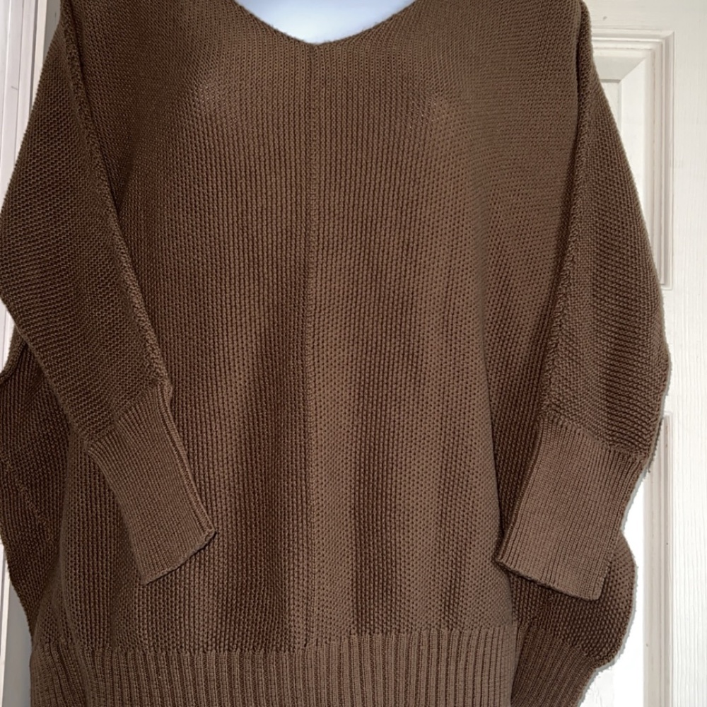 DARLING WOMANS BROWN SWEATER